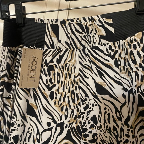 NWT - Accent Accessories slinky soft palazzo pants. One size. Animal print - Picture 5 of 5